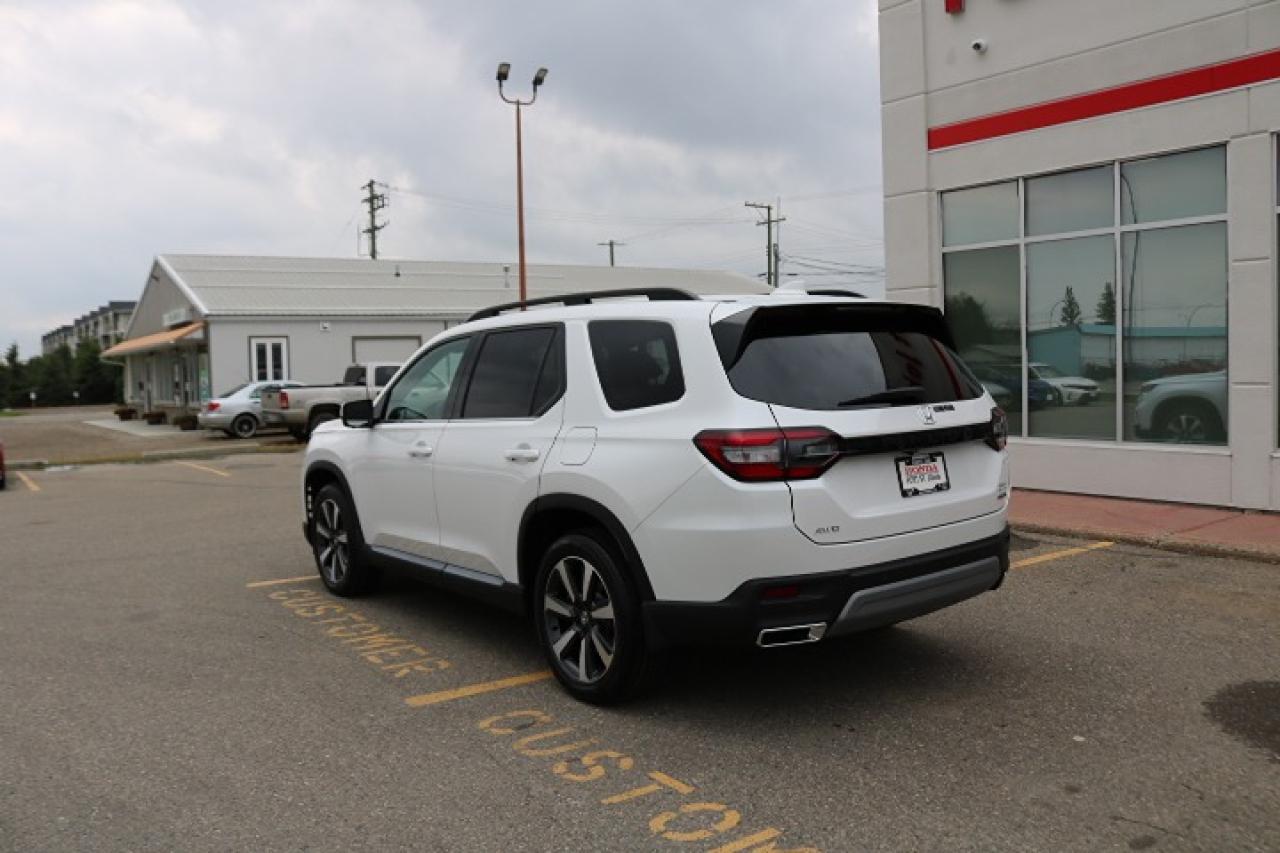 2025 Honda Pilot  Photo3