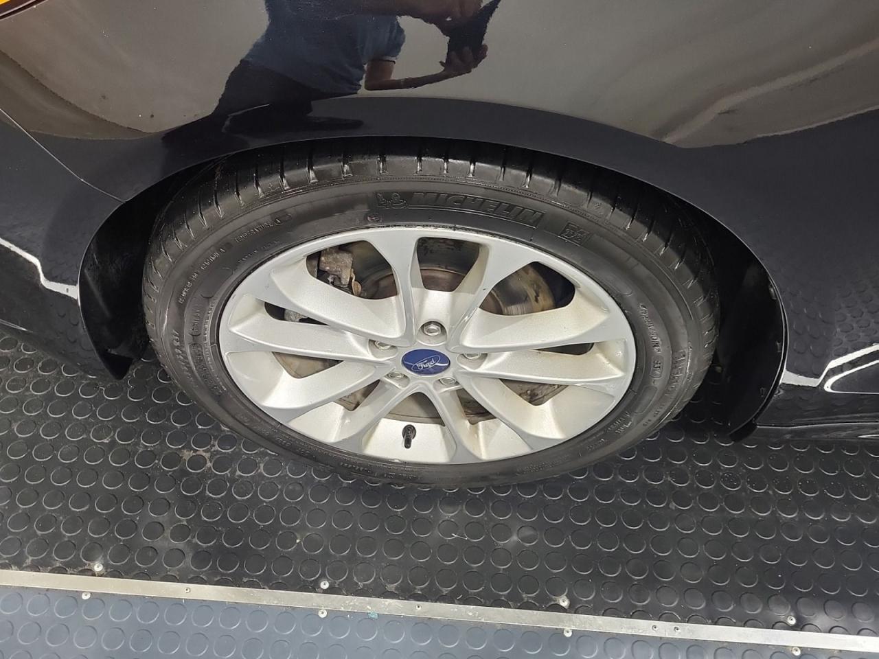 2020 Ford Fusion Hybrid SE Photo2