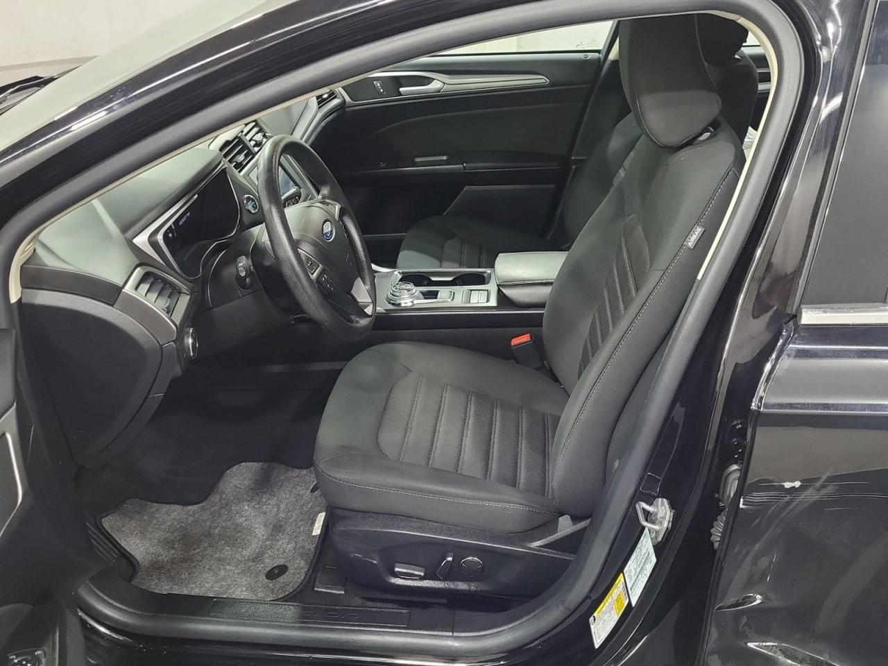 2020 Ford Fusion Hybrid SE Photo