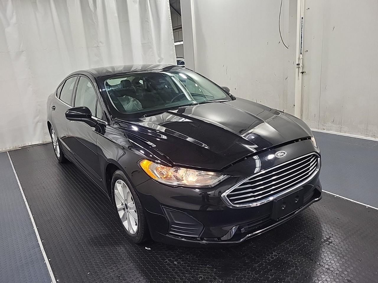 2020 Ford Fusion Hybrid SE Photo