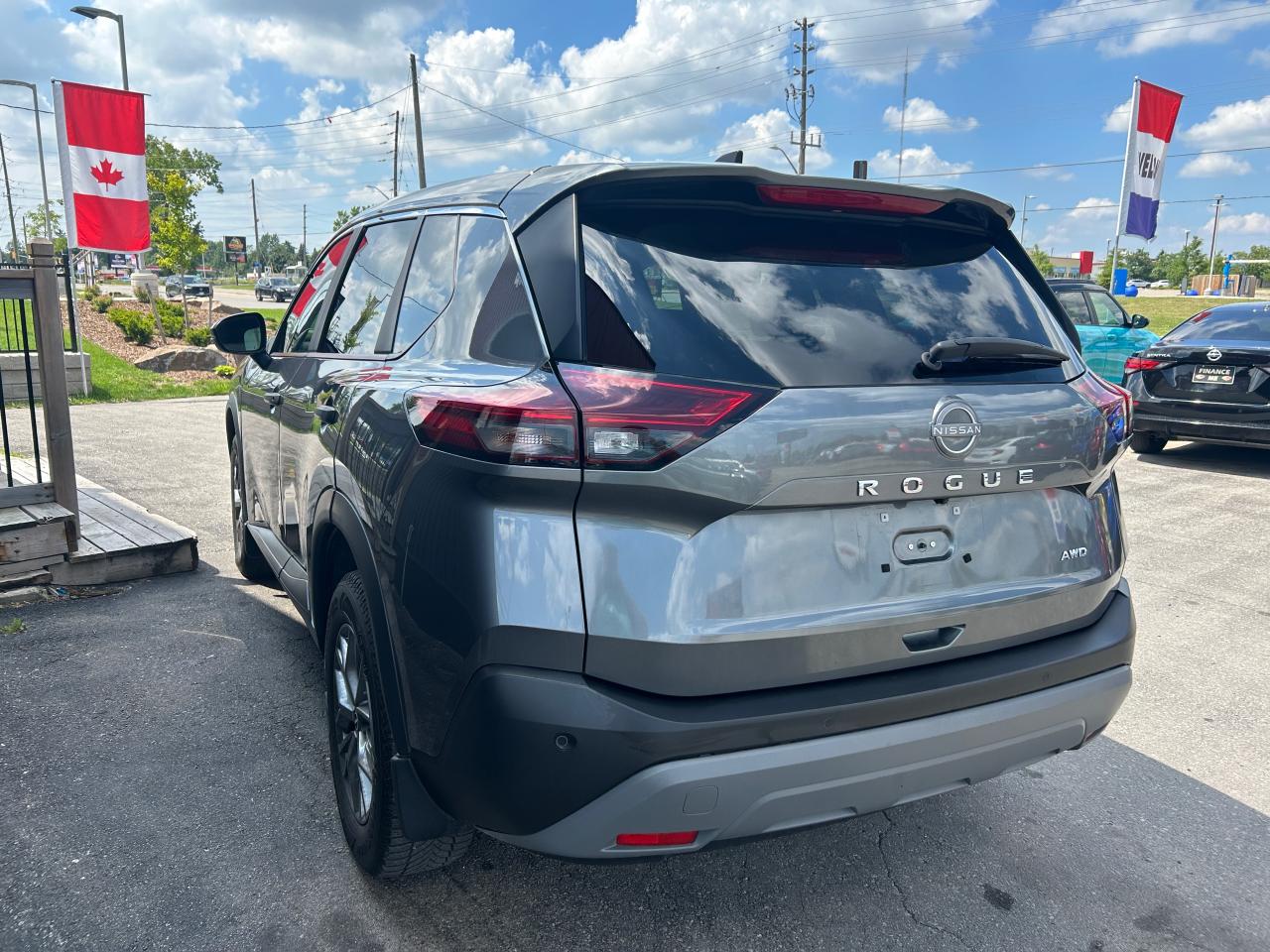 2023 Nissan Rogue S - Photo #4