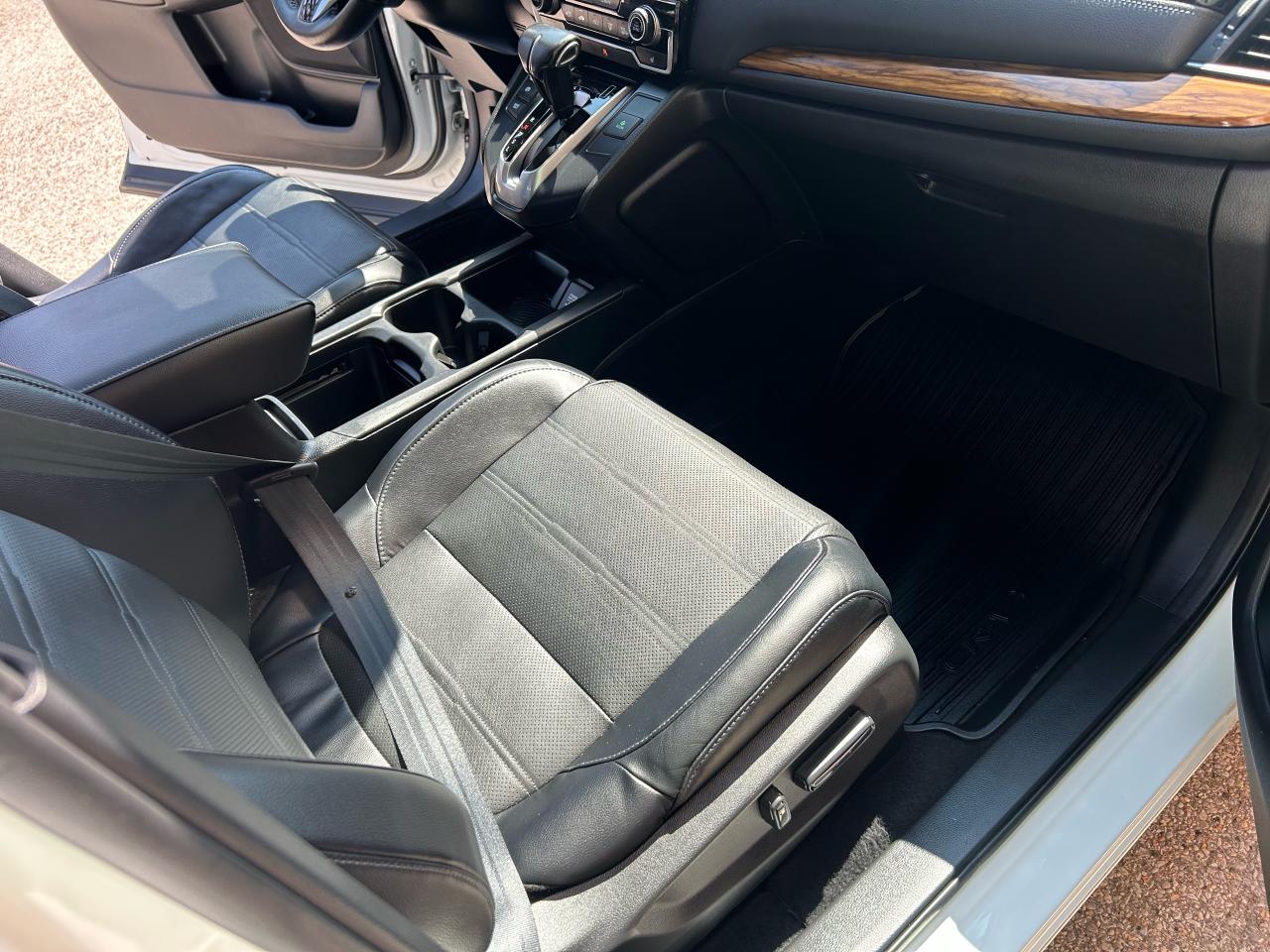 2017 Honda CR-V Touring - Photo #11