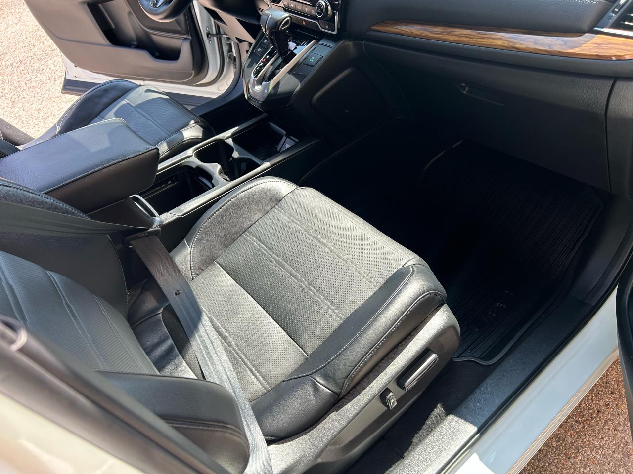 2017 Honda CR-V Touring - Photo #6