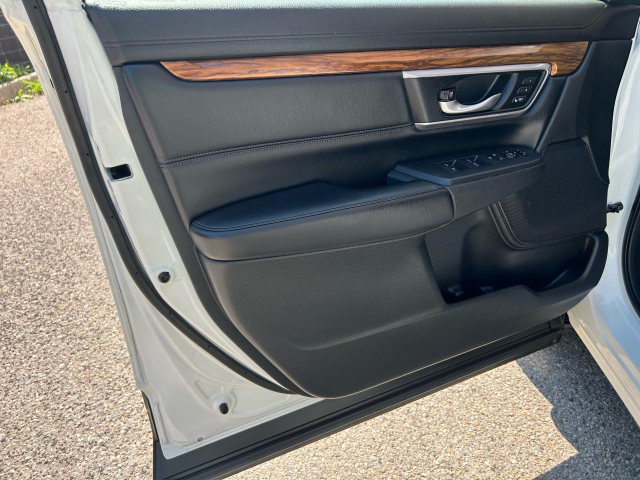 2017 Honda CR-V Touring - Photo #8