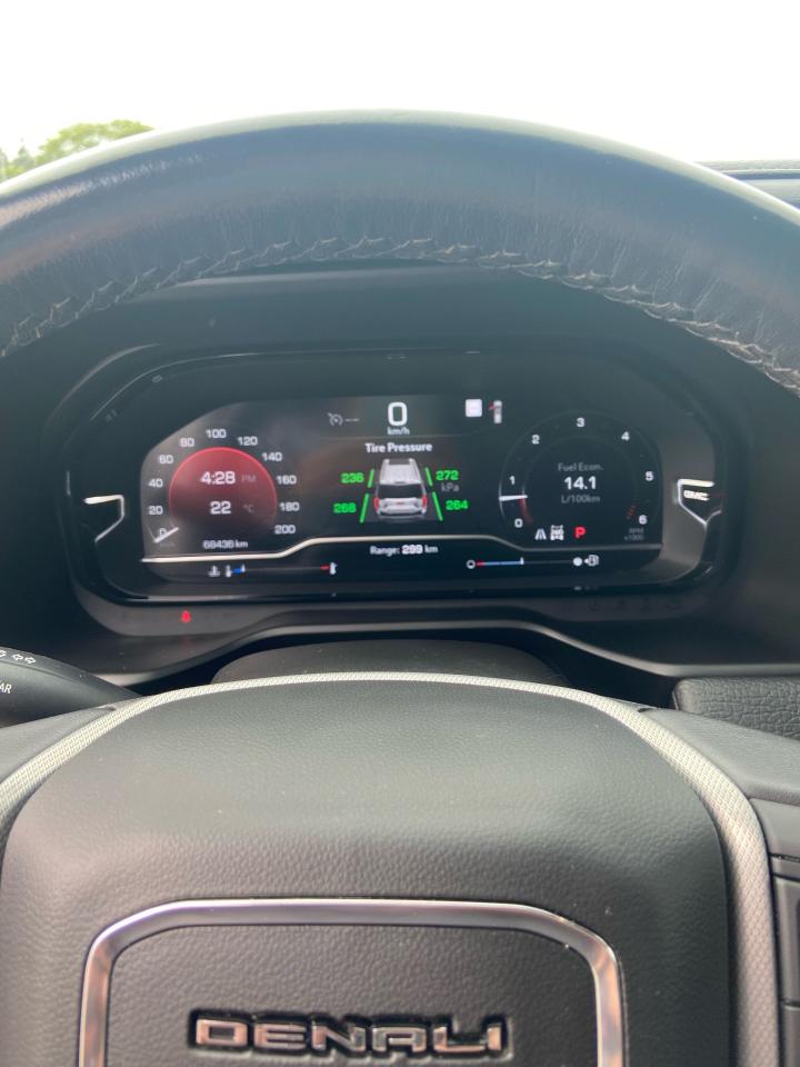 2022 GMC Yukon Denali Photo11