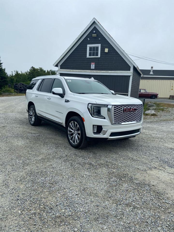 2022 GMC Yukon Denali Photo3