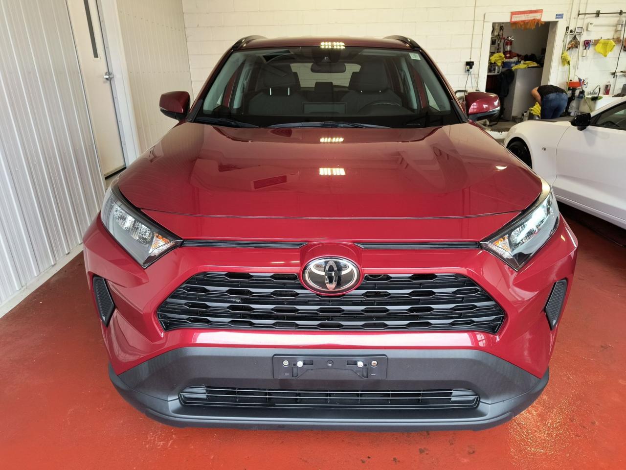 2020 Toyota RAV4 LE AWD Photo0