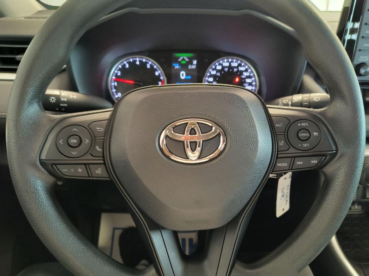 2020 Toyota RAV4 LE AWD Photo0