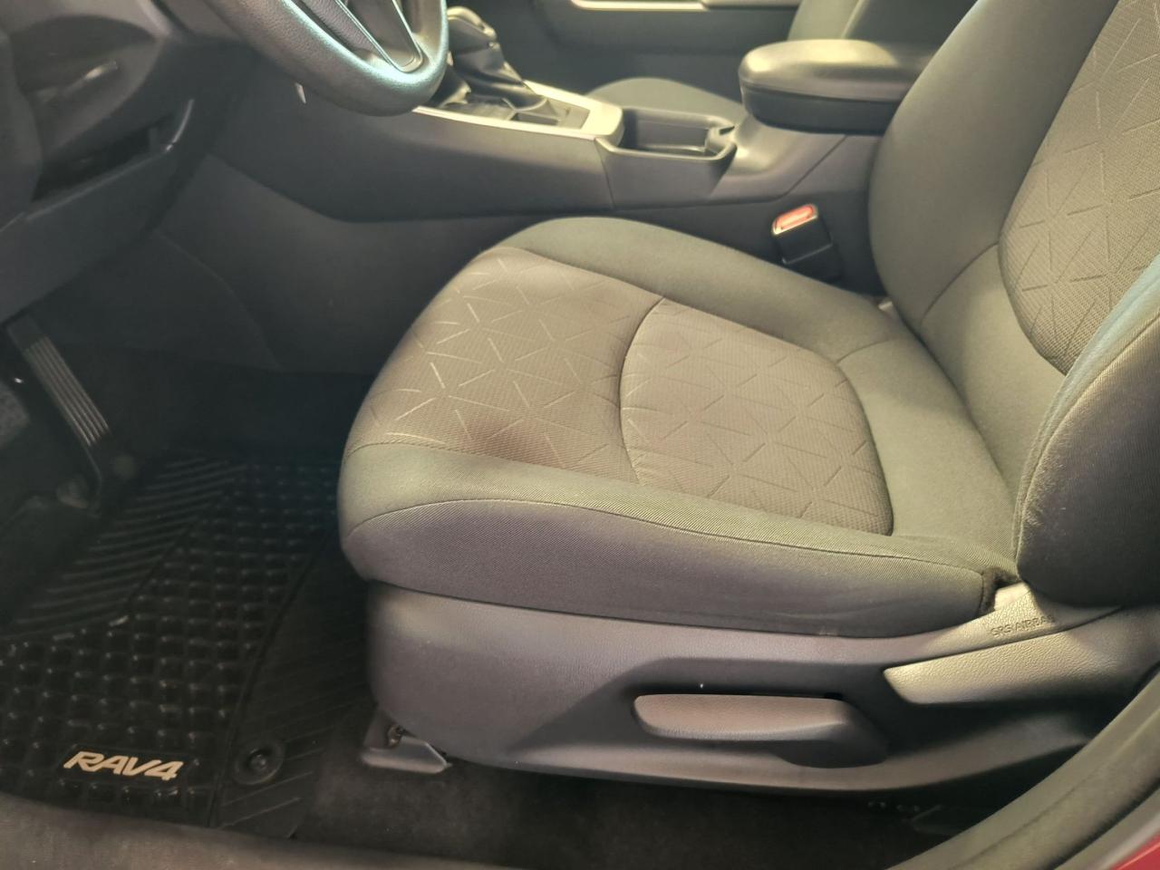 2020 Toyota RAV4 LE AWD Photo0