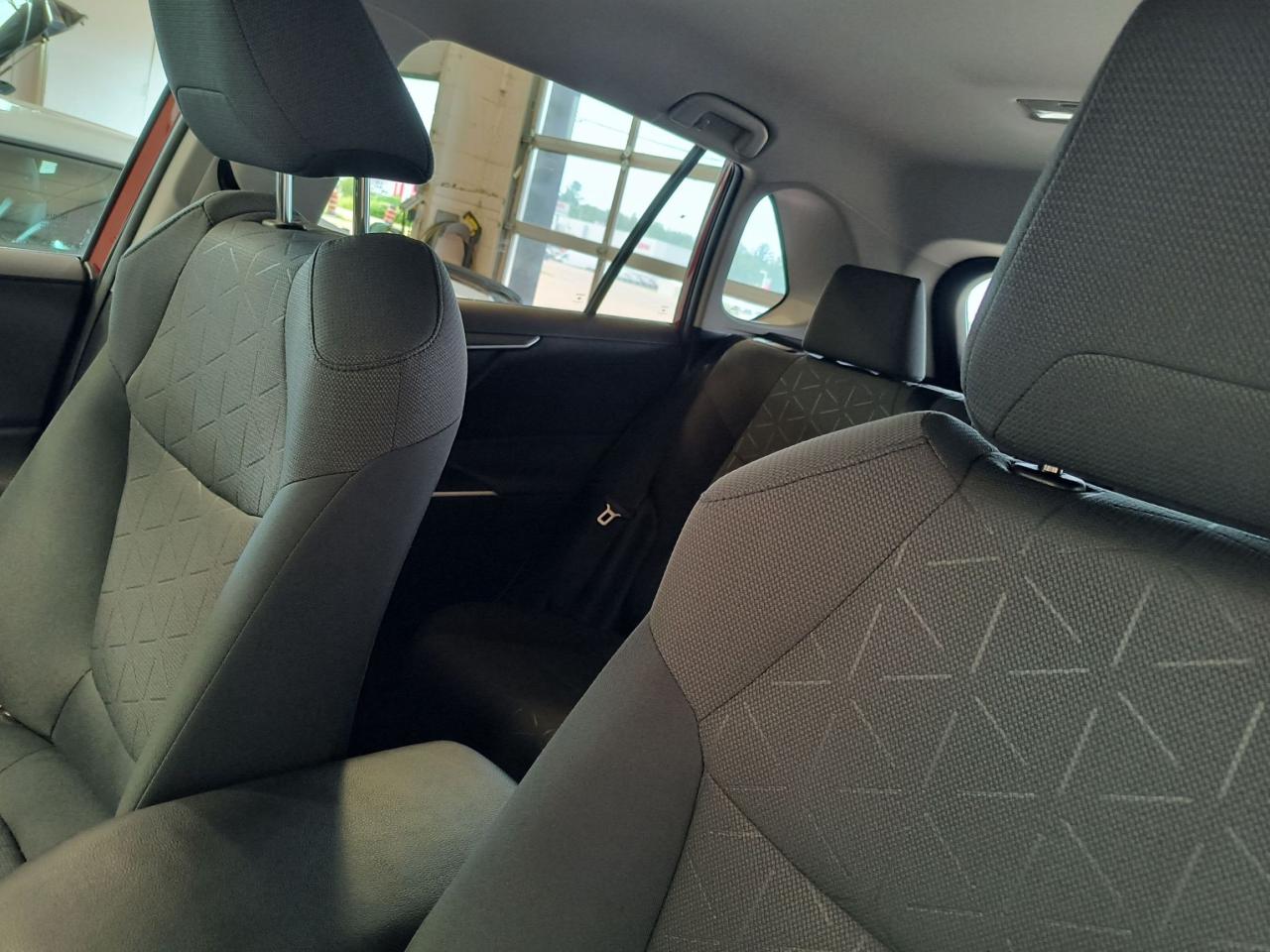 2020 Toyota RAV4 LE AWD Photo0