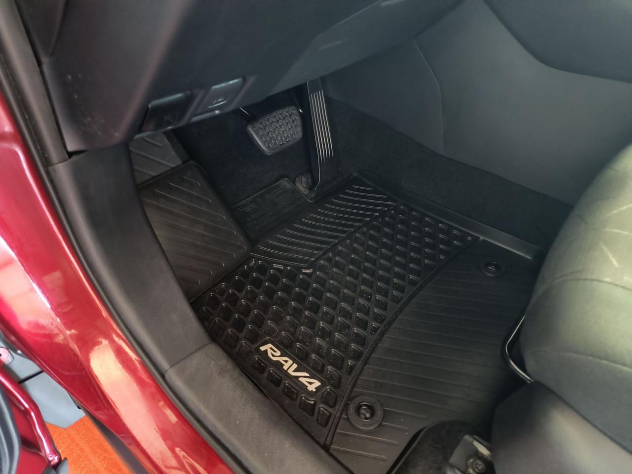 2020 Toyota RAV4 LE AWD Photo0