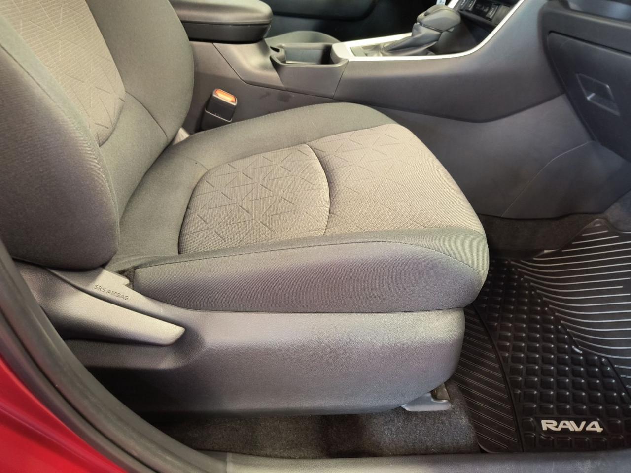 2020 Toyota RAV4 LE AWD Photo0