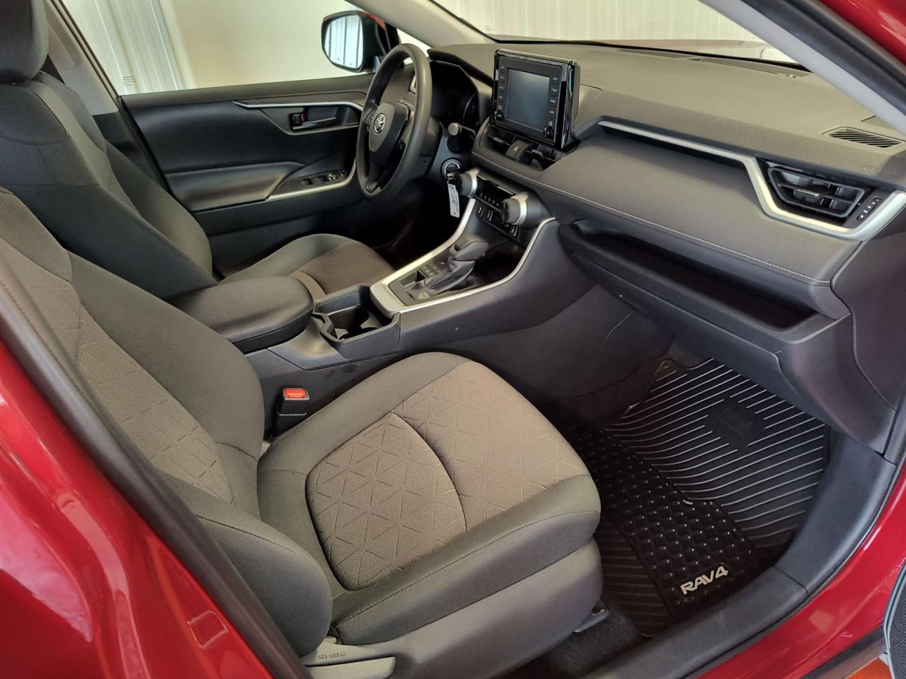2020 Toyota RAV4 LE AWD Photo0