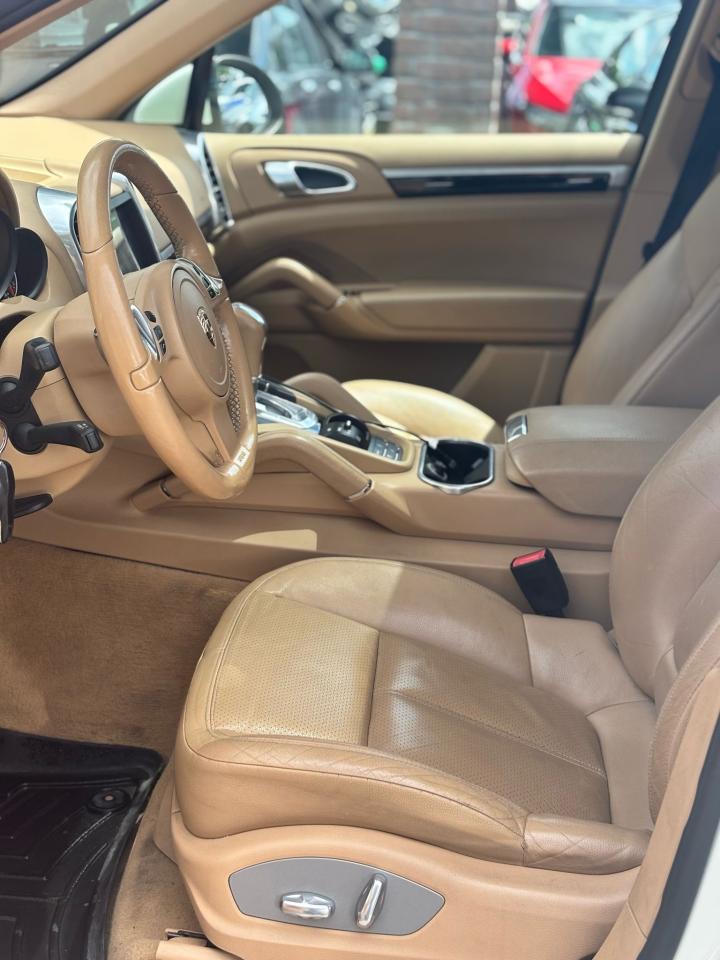 2011 Porsche Cayenne  - Photo #9