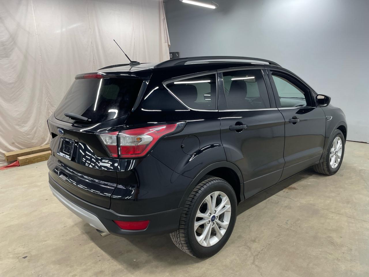 2018 Ford Escape SE FWD Photo26