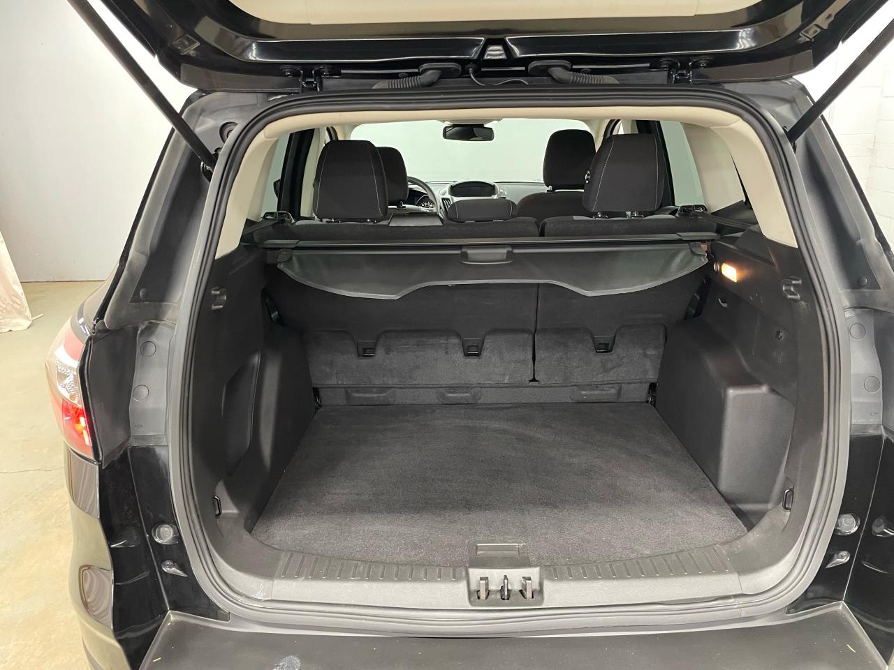 2018 Ford Escape SE FWD Photo38