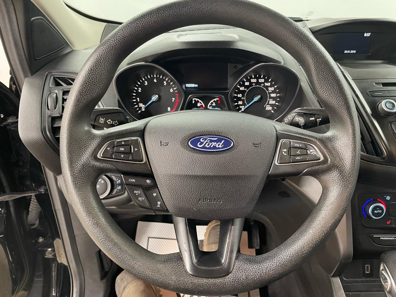 2018 Ford Escape SE FWD Photo11