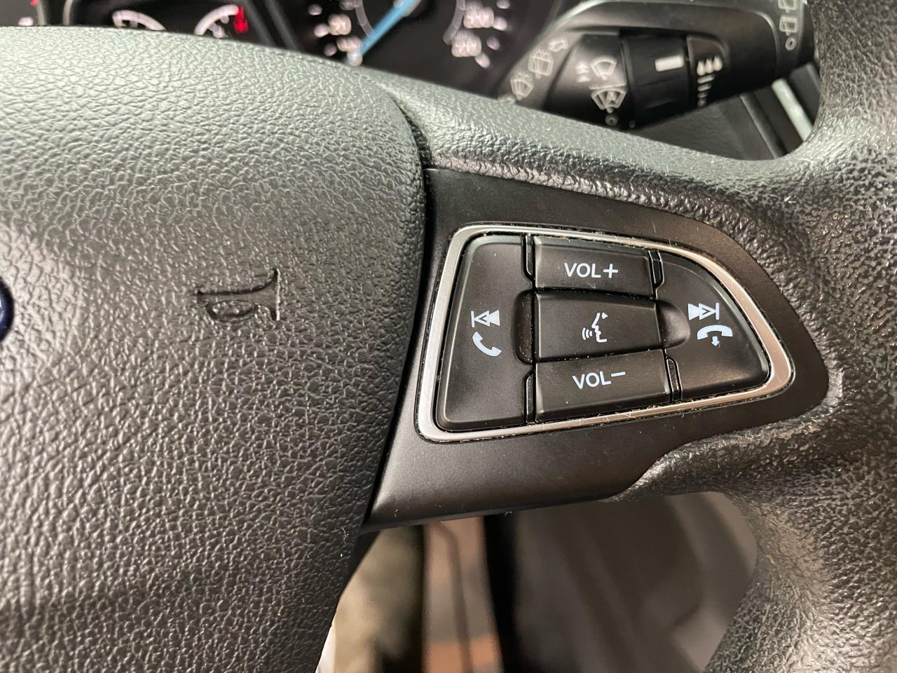 2018 Ford Escape SE FWD Photo12