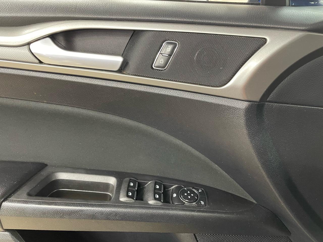 2018 Ford Fusion SE Photo11