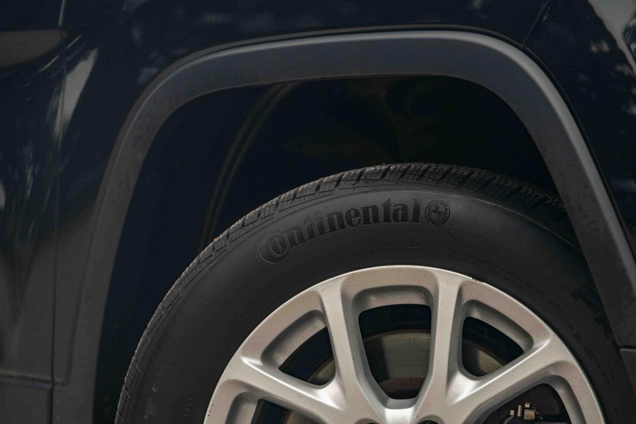 2015 Jeep Cherokee LATITUDE NORTH 4X4 - Photo #9