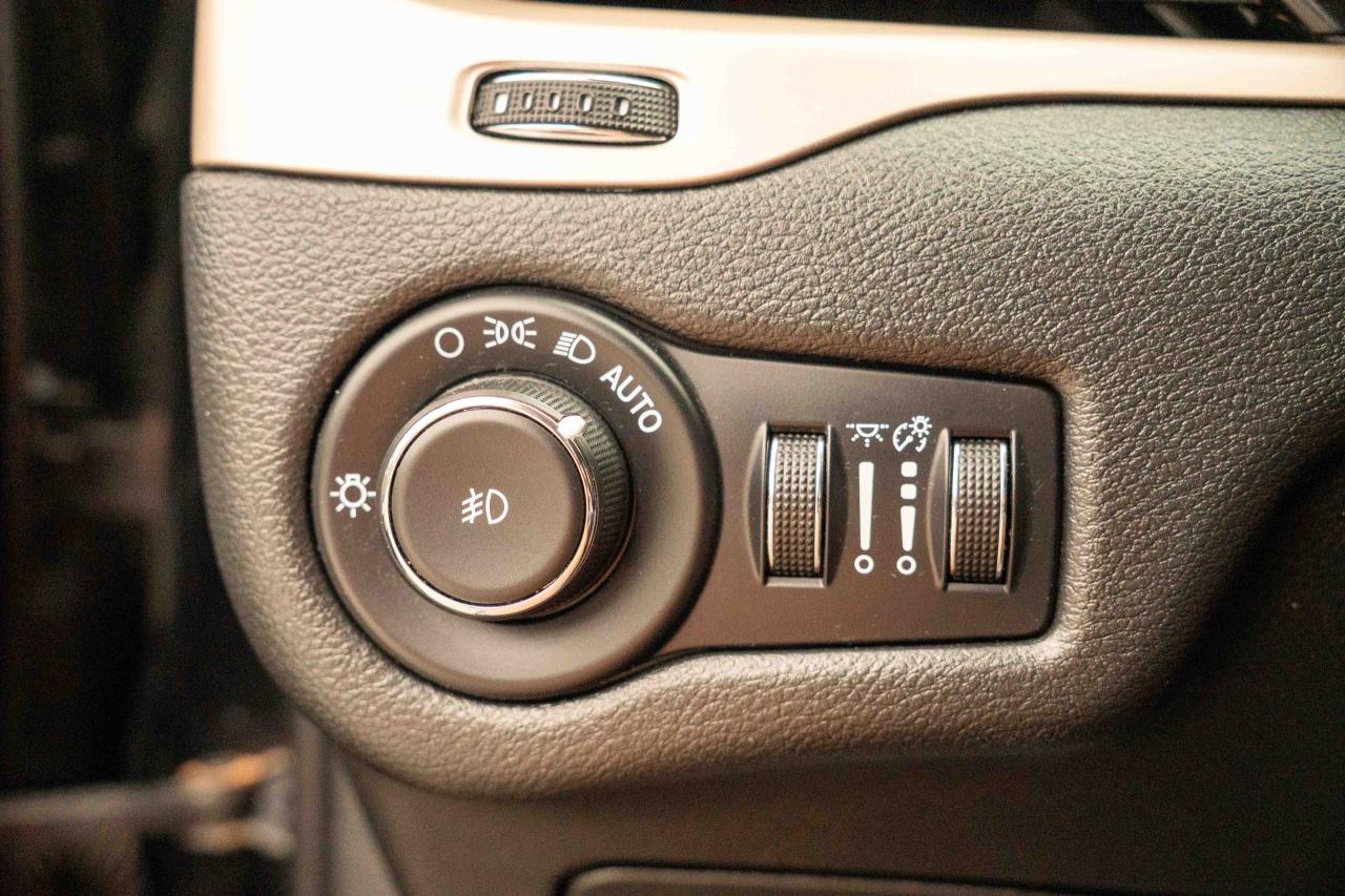 2015 Jeep Cherokee LATITUDE NORTH 4X4 - Photo #24