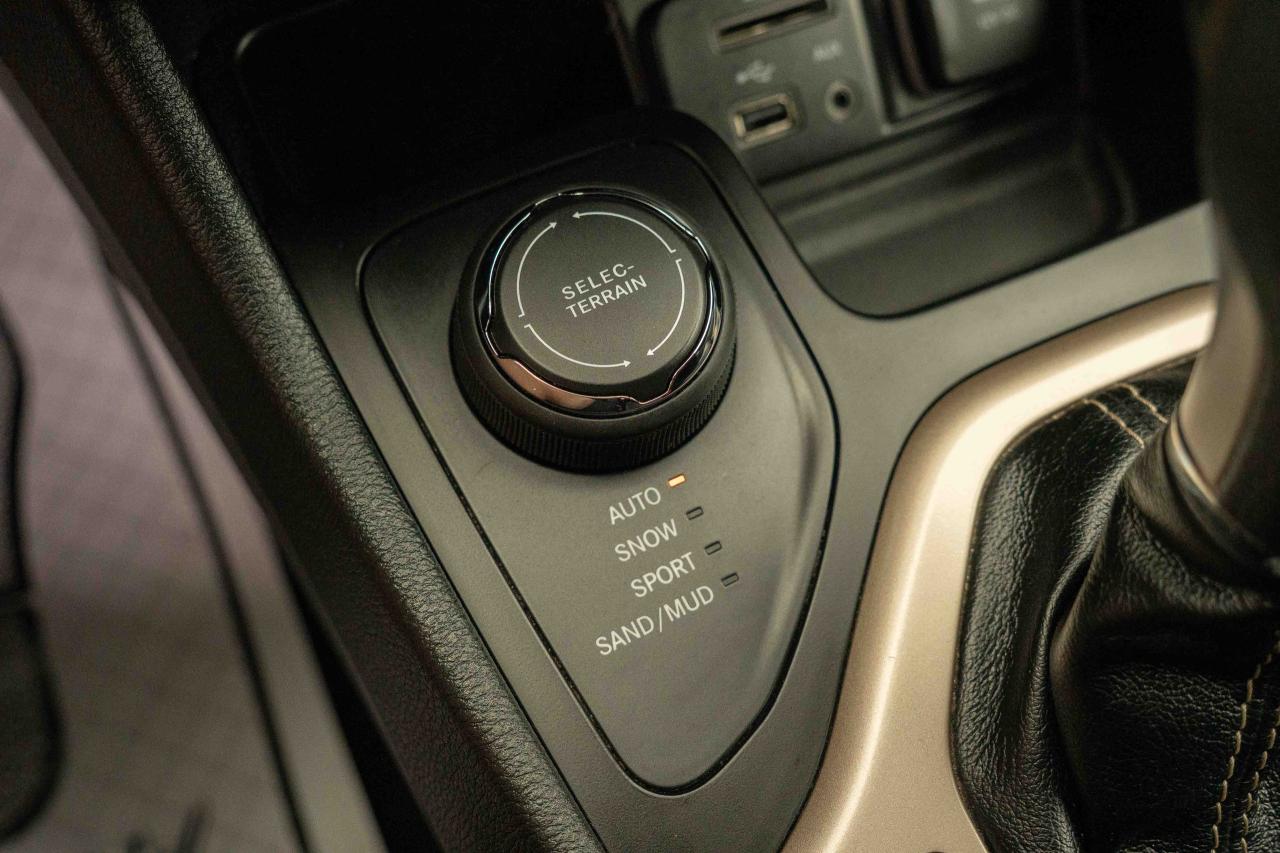 2015 Jeep Cherokee LATITUDE NORTH 4X4 - Photo #35