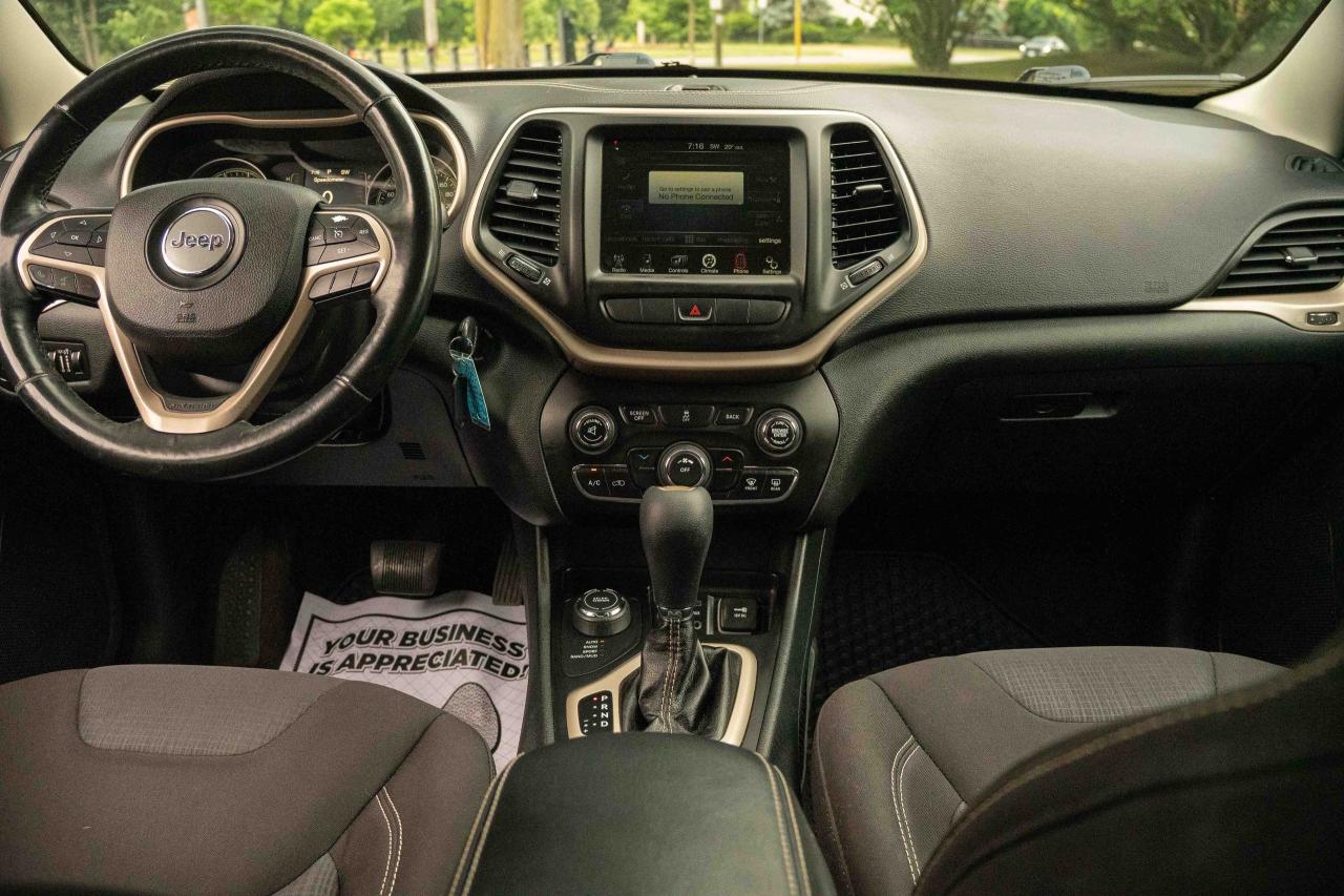 2015 Jeep Cherokee LATITUDE NORTH 4X4 - Photo #40