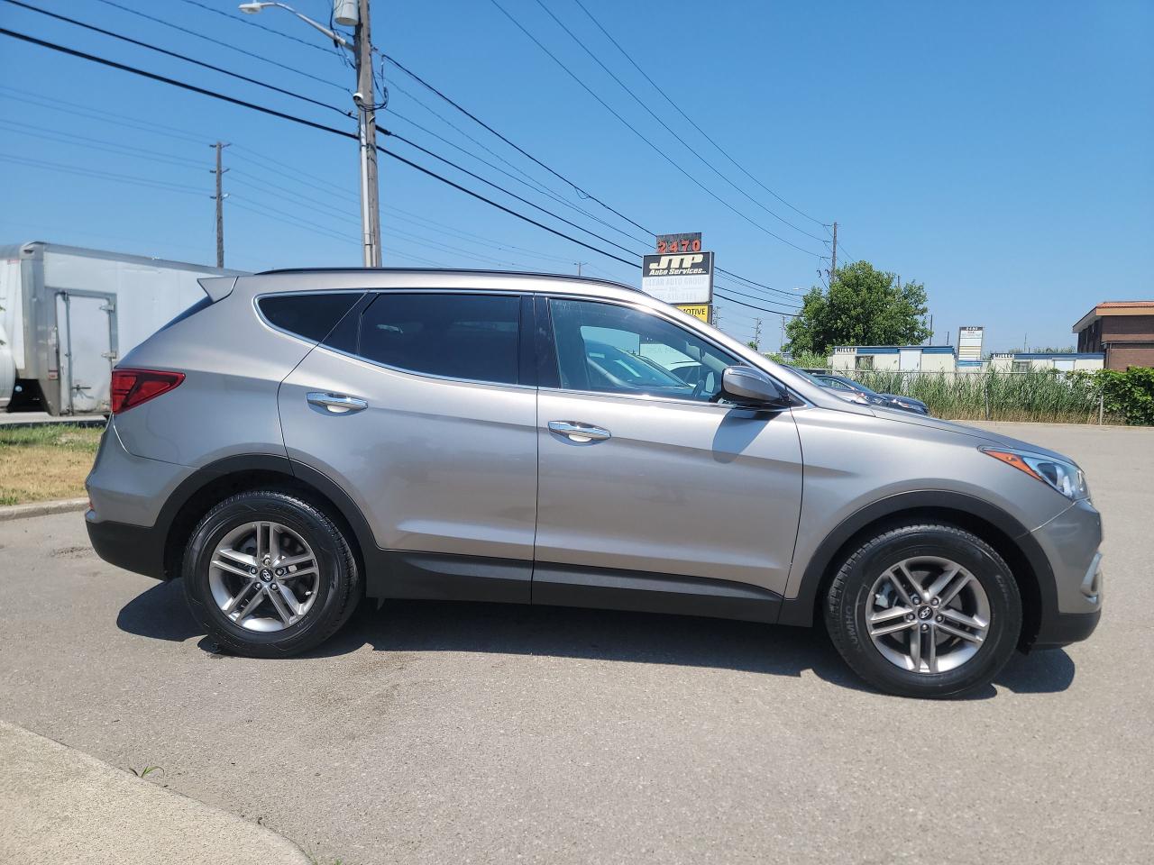 2017 Hyundai Santa Fe Sport SE Photo3