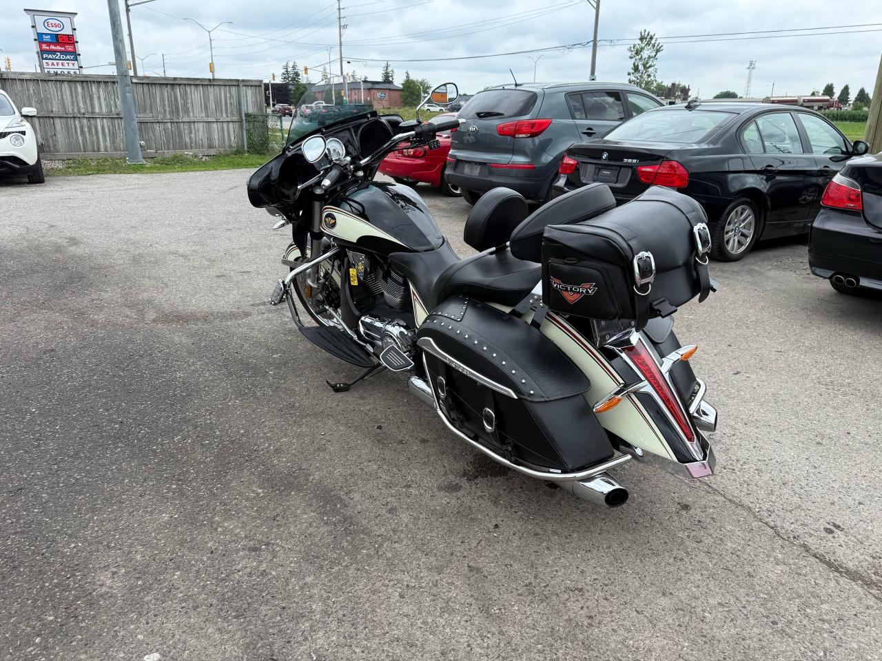 2012 Victory Cross Country  WELL MAINTAINED, TUNED - Photo #3