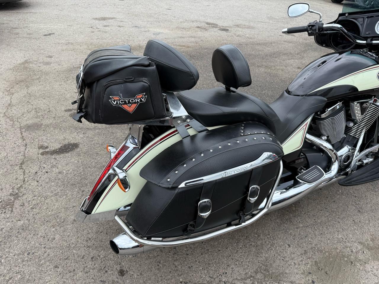 2012 Victory Cross Country  WELL MAINTAINED, TUNED - Photo #13