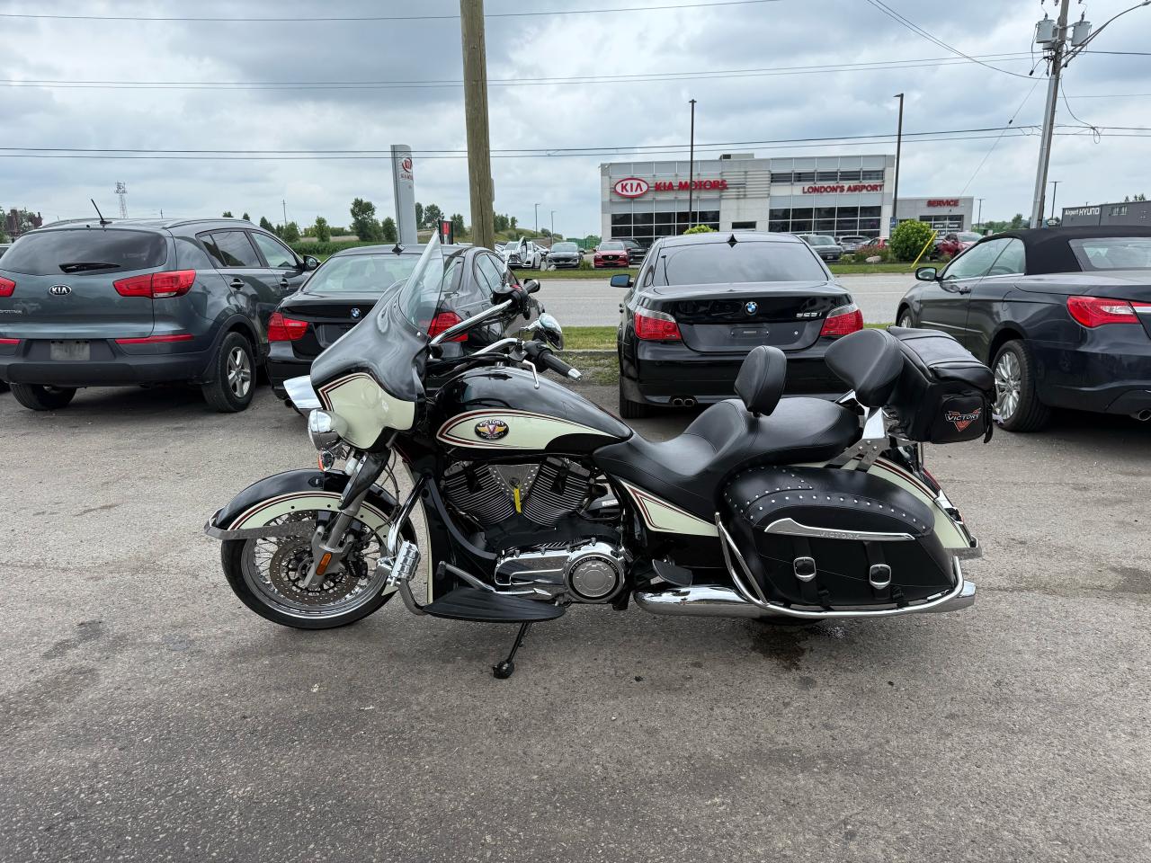 2012 Victory Cross Country  WELL MAINTAINED, TUNED - Photo #2