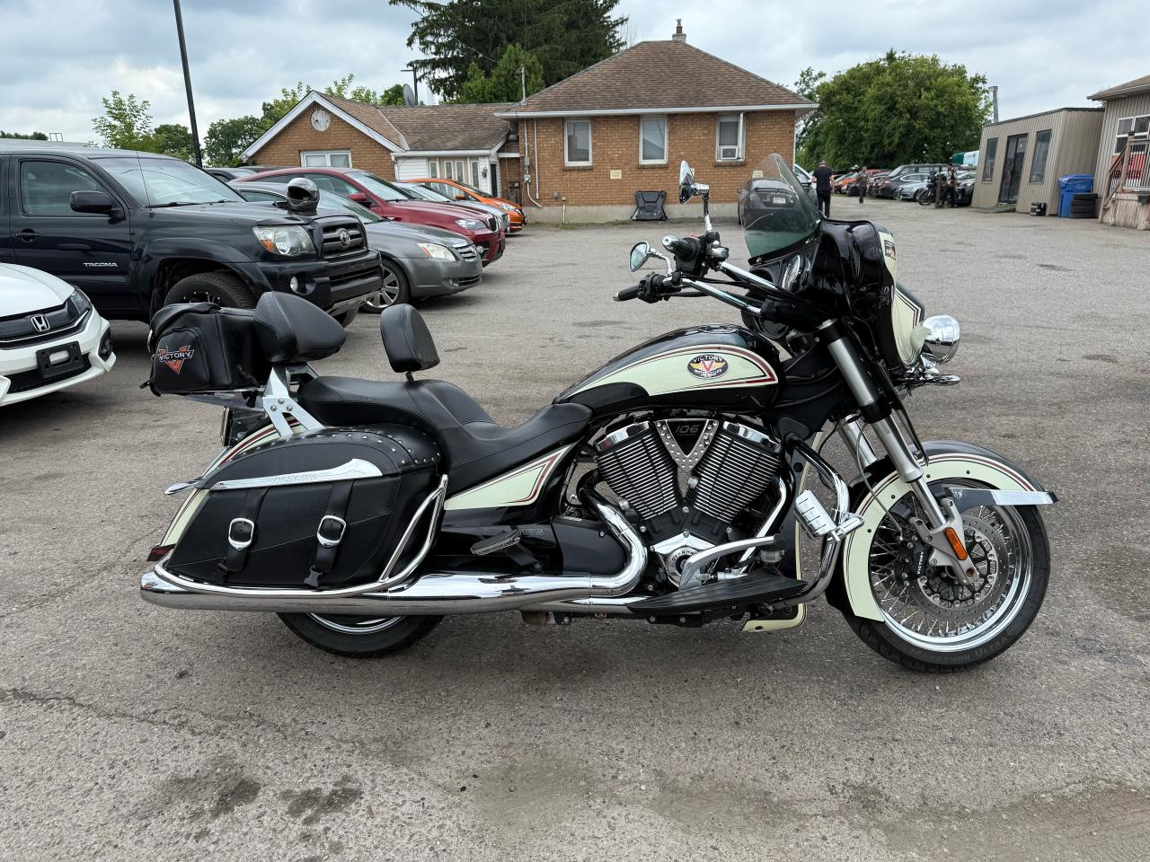 2012 Victory Cross Country  WELL MAINTAINED, TUNED - Photo #6