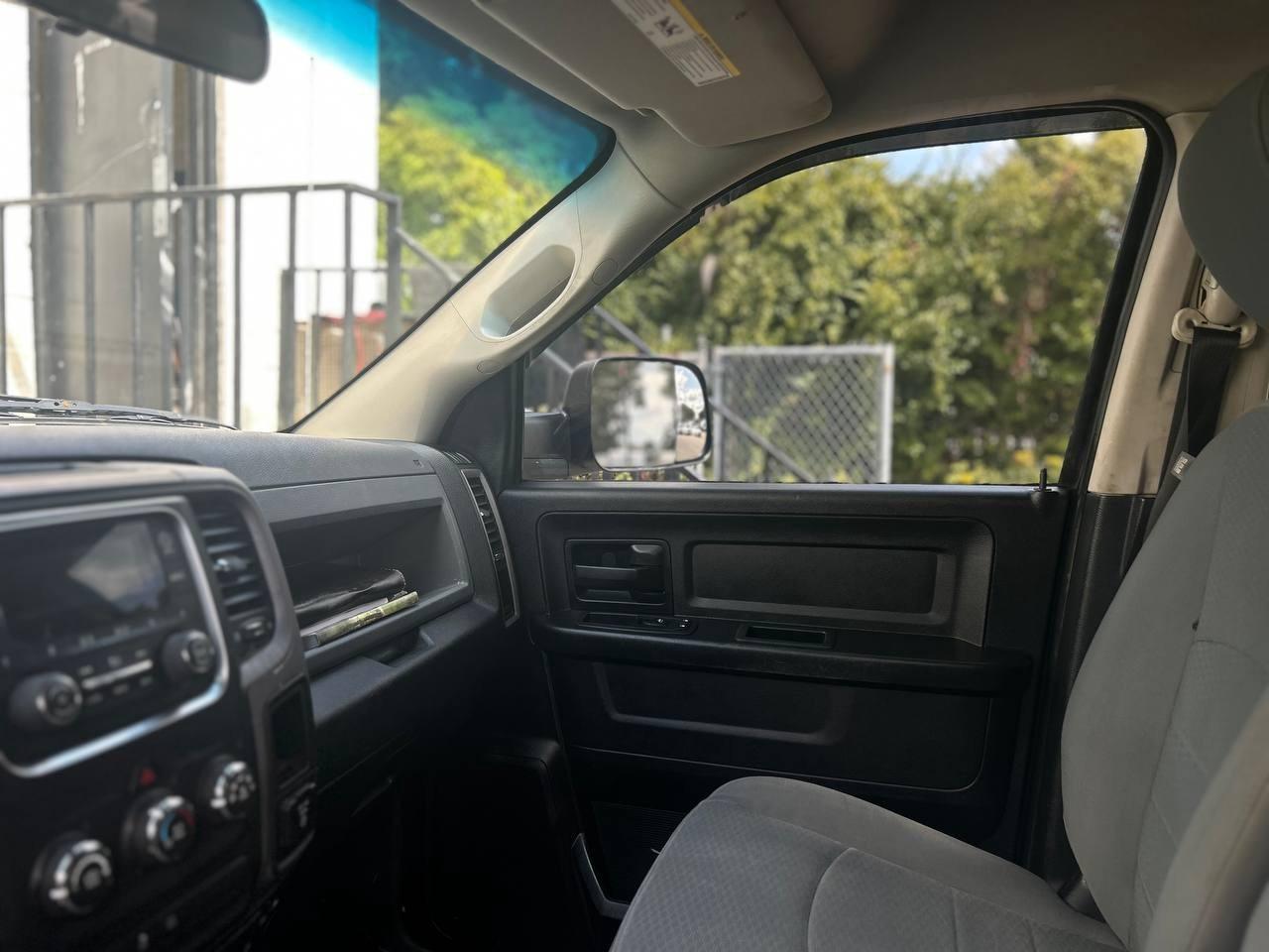 2016 RAM 1500 Tradesman CREW CAB 4WD Photo