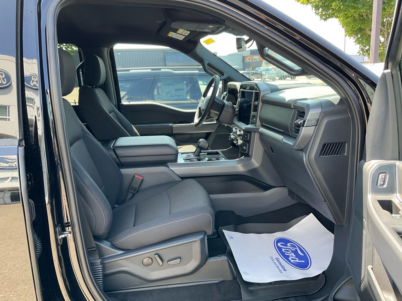2025 Ford F-150 XLT Photo5