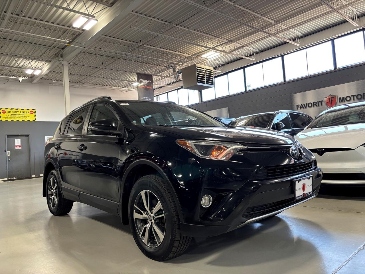 2018 Toyota RAV4 XLE AWD|SUNROOF|ALLOYS|HEATEDSEATS|HEATEDWHEEL|+++ - Photo #2