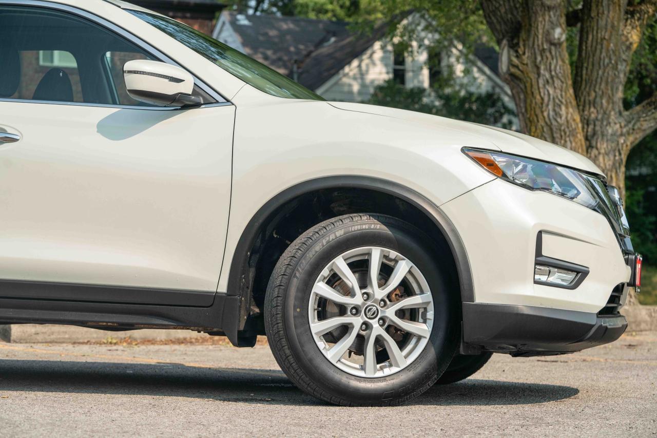 2017 Nissan Rogue SV - Photo #9