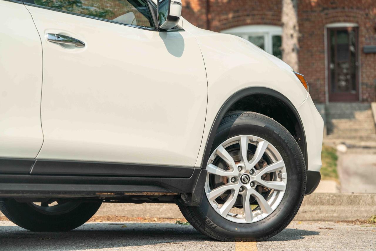 2017 Nissan Rogue SV - Photo #10