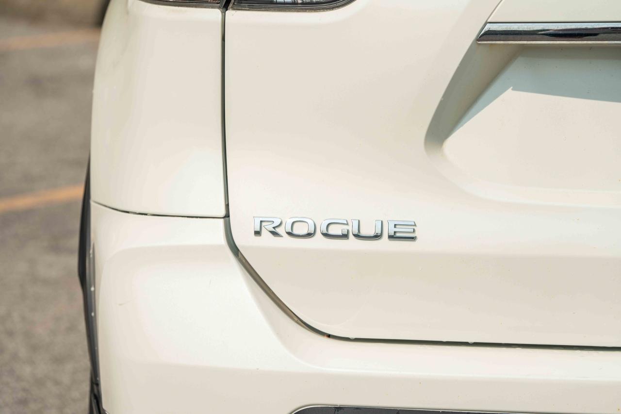 2017 Nissan Rogue SV - Photo #14