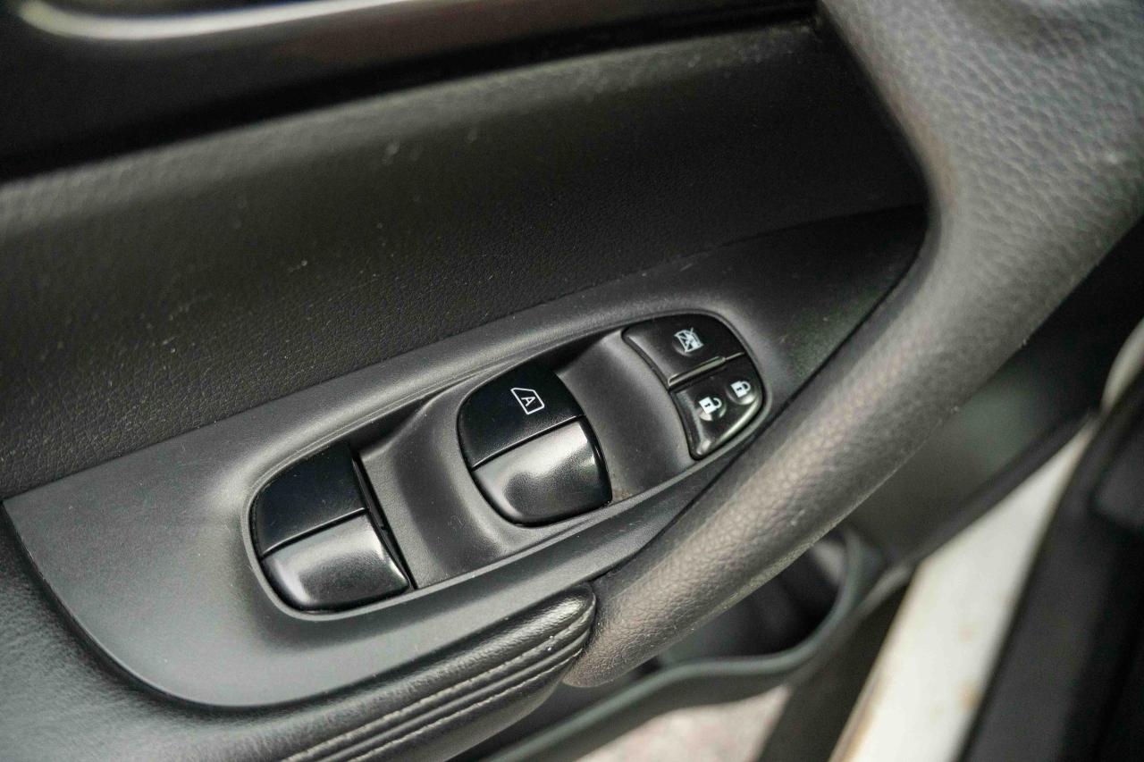 2017 Nissan Rogue SV - Photo #19