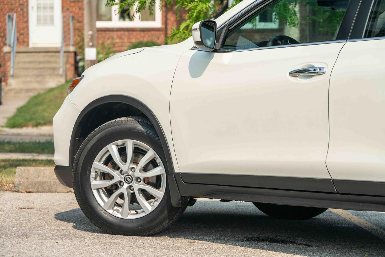 2017 Nissan Rogue SV - Photo #16