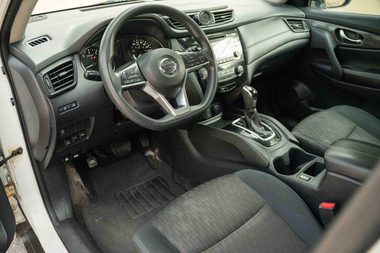 2017 Nissan Rogue SV - Photo #20