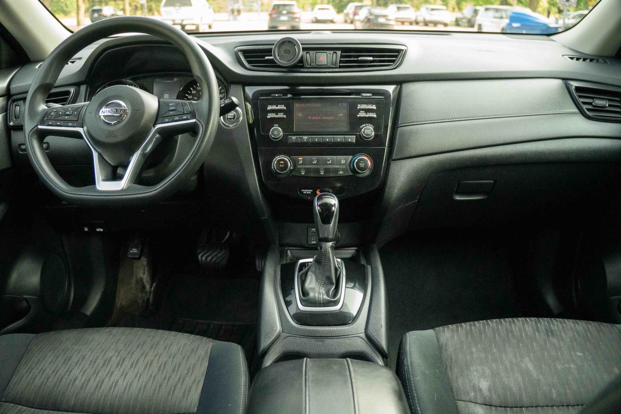 2017 Nissan Rogue SV - Photo #35