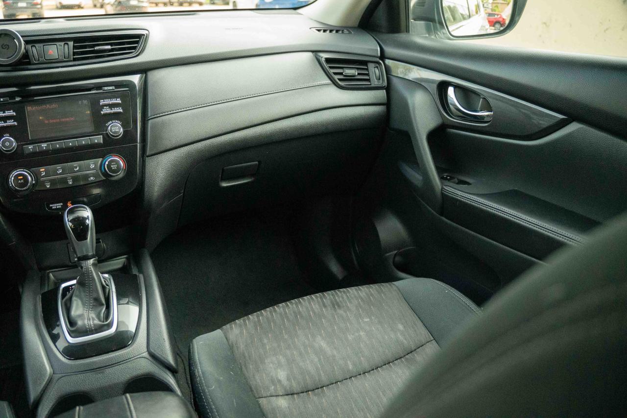 2017 Nissan Rogue SV - Photo #36