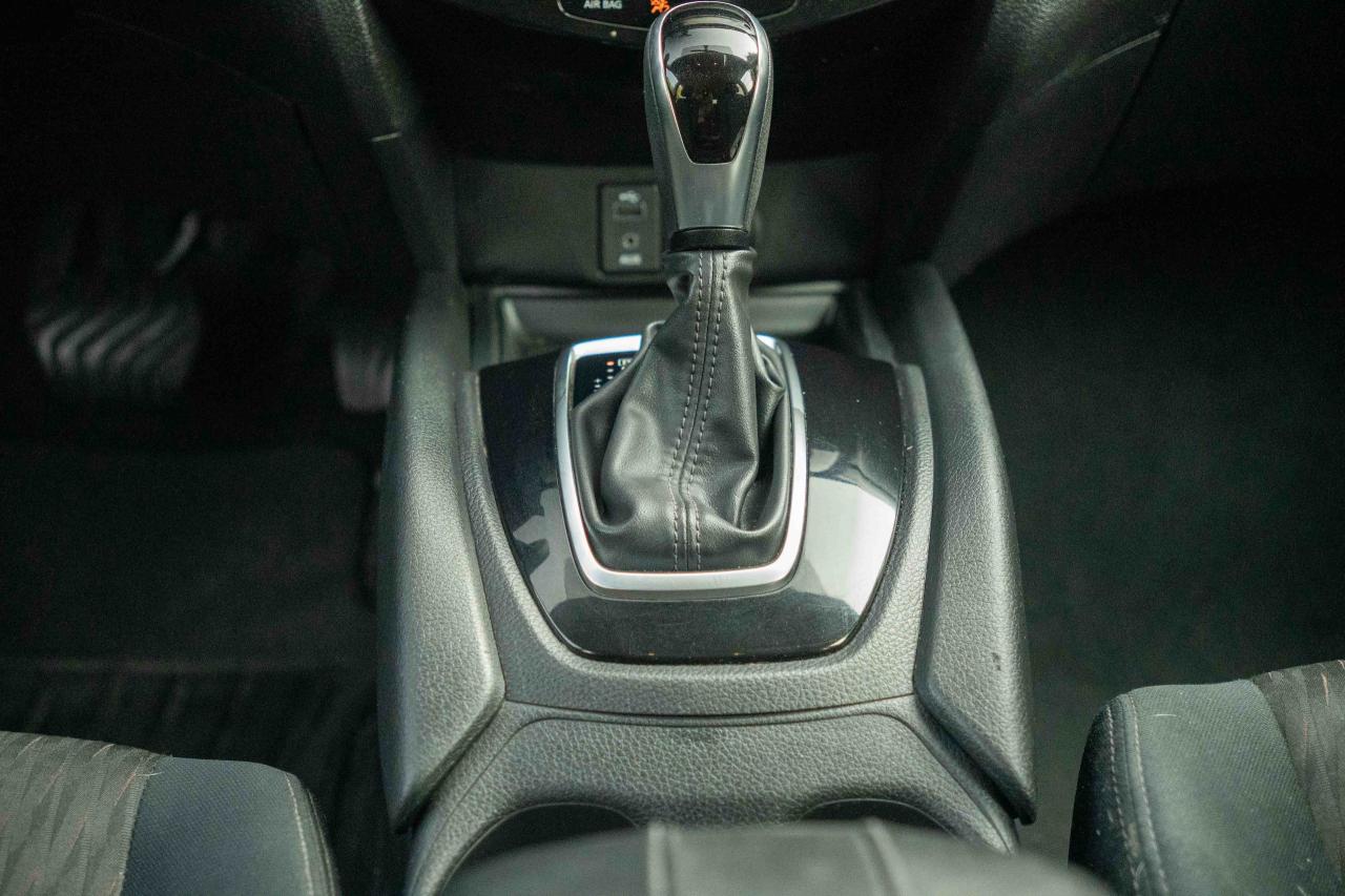 2017 Nissan Rogue SV - Photo #38
