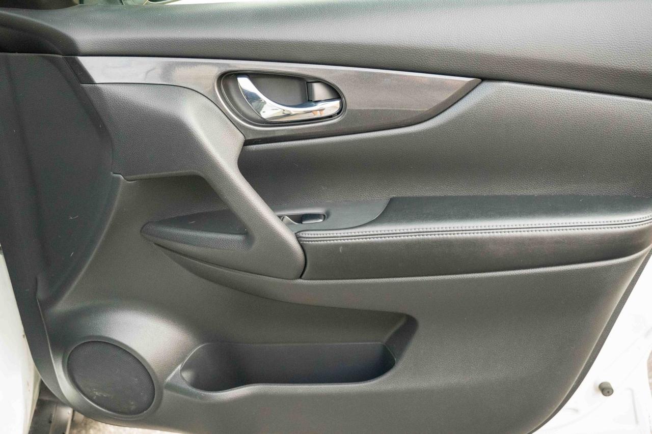 2017 Nissan Rogue SV - Photo #44