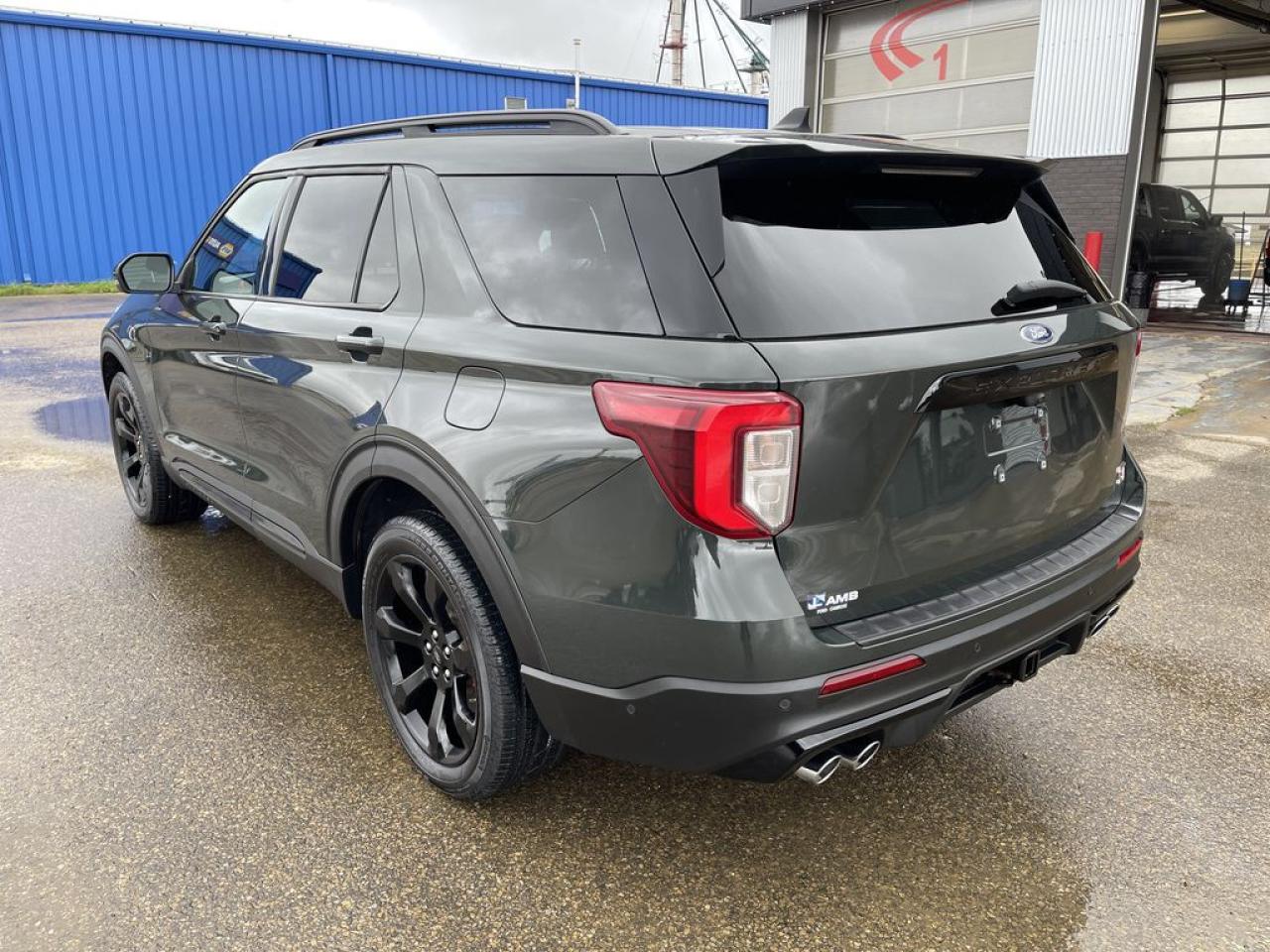 2022 Ford Explorer ST Photo4