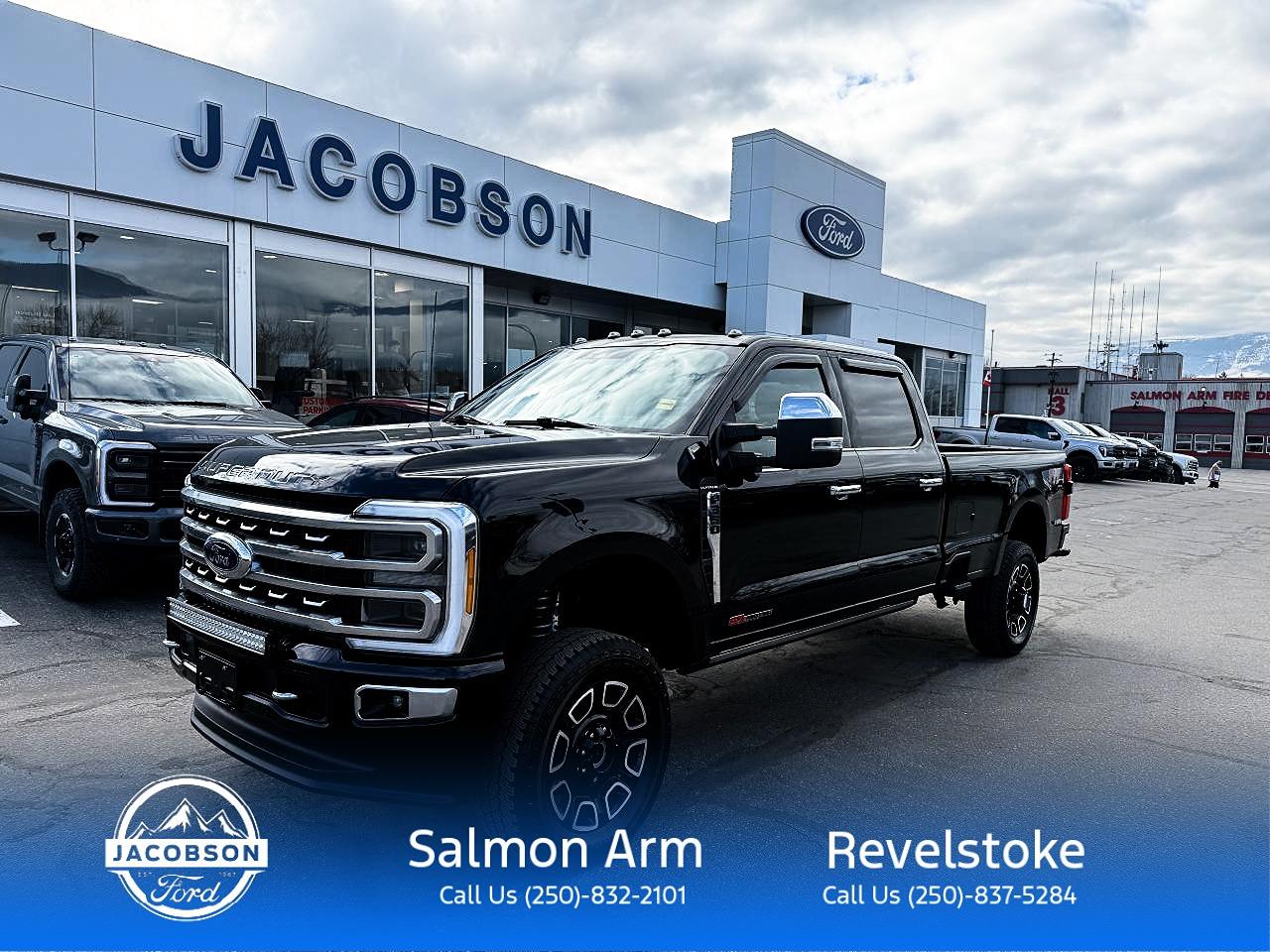 2023 Ford F-350 Super Duty SRW Platinum Photo0