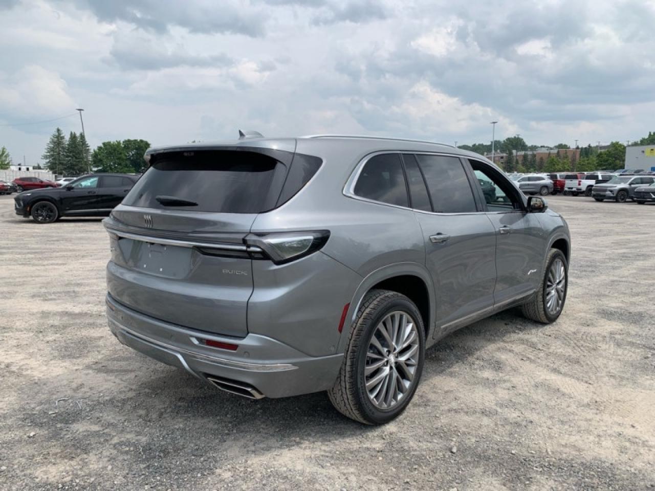 2025 Buick Enclave Avenir  - Leather Seats Photo4