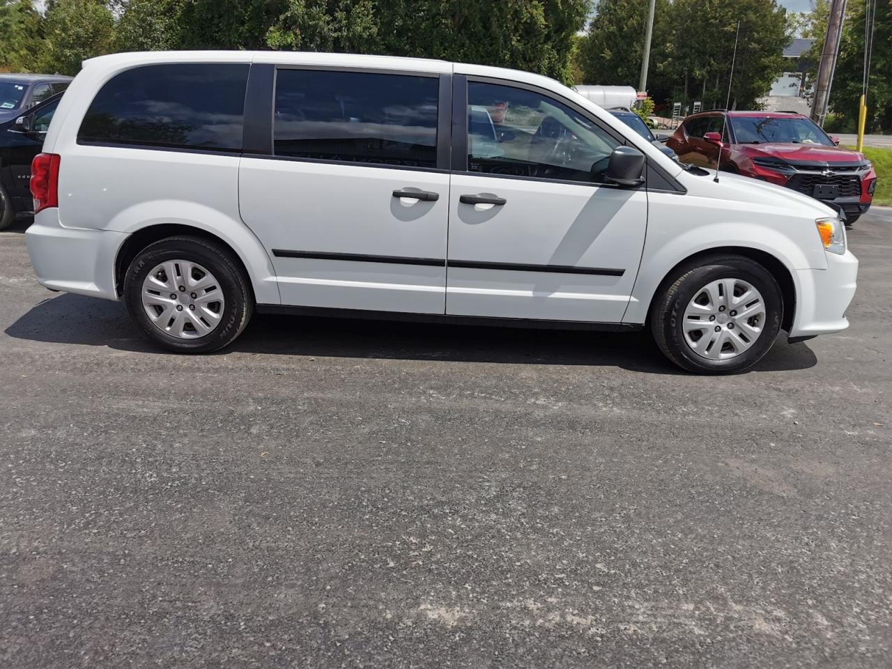 2016 Dodge Grand Caravan SE - Photo #4