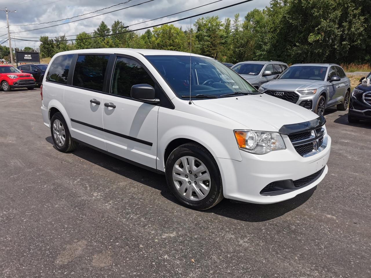 2016 Dodge Grand Caravan SE Photo2